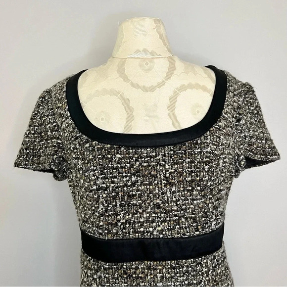 Elegant Tweed Midi Dress with Black Trim - Picture 10 of 11